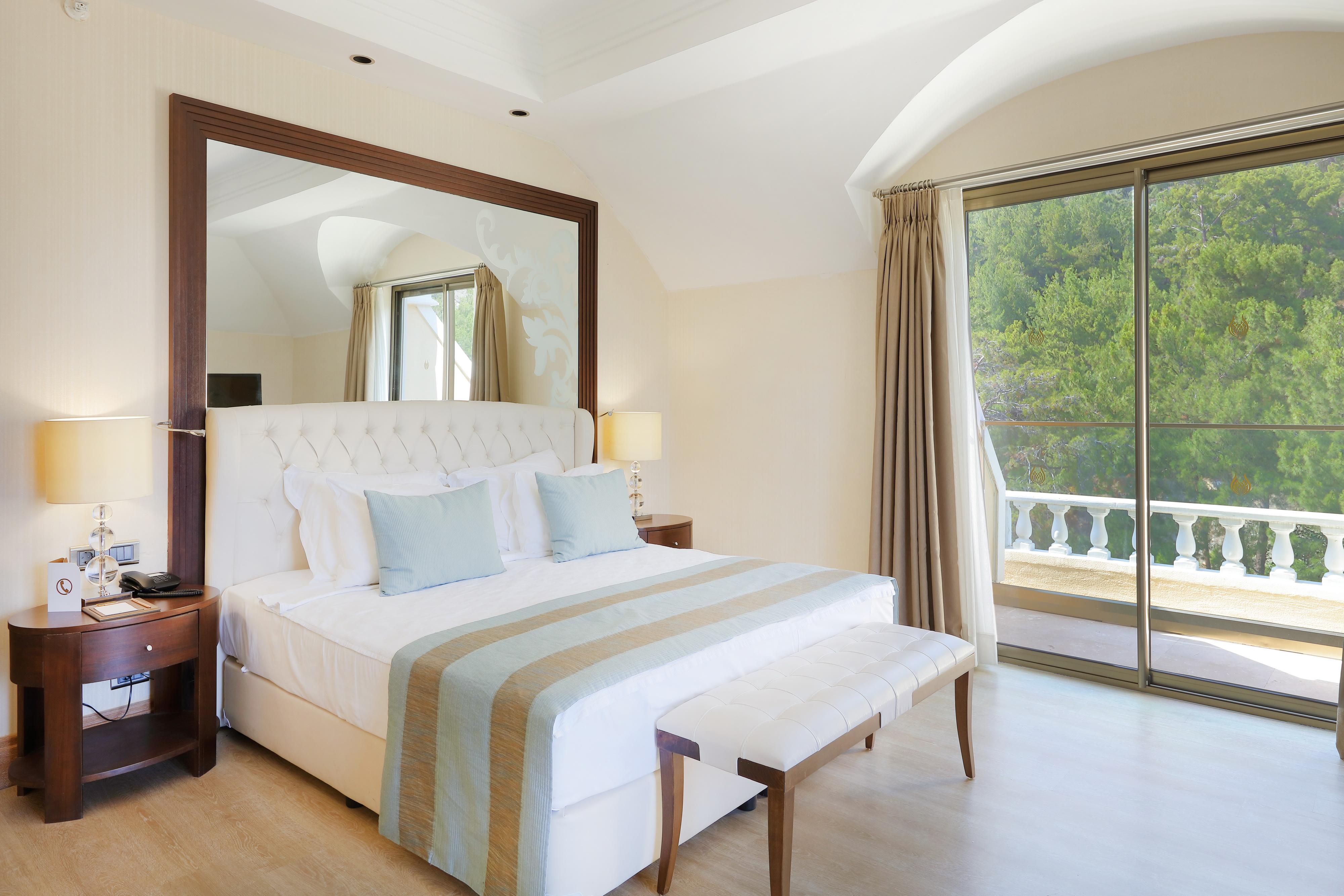 Deluxe, Side Sea View, Balcony or Terrace, Large