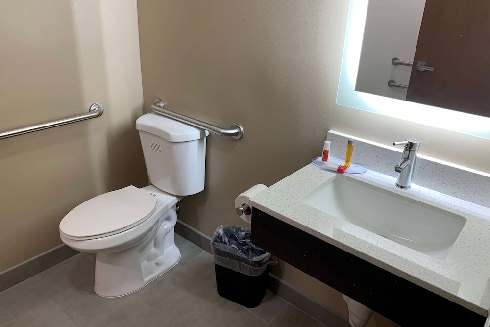 Super 8 by Wyndham Joliet 31/39