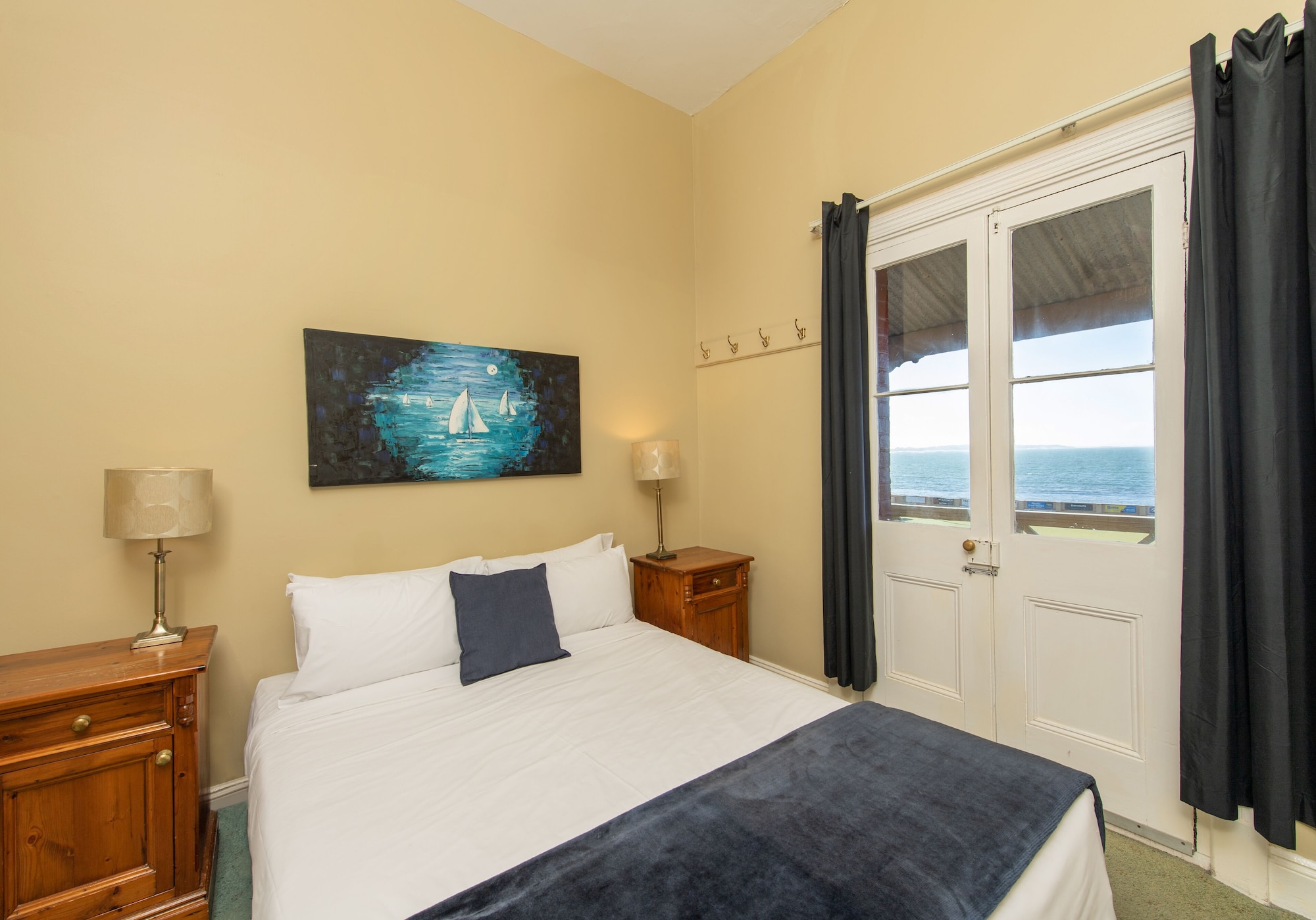 Heritage, Suite, Queen Bed, Sea Front, Sofa