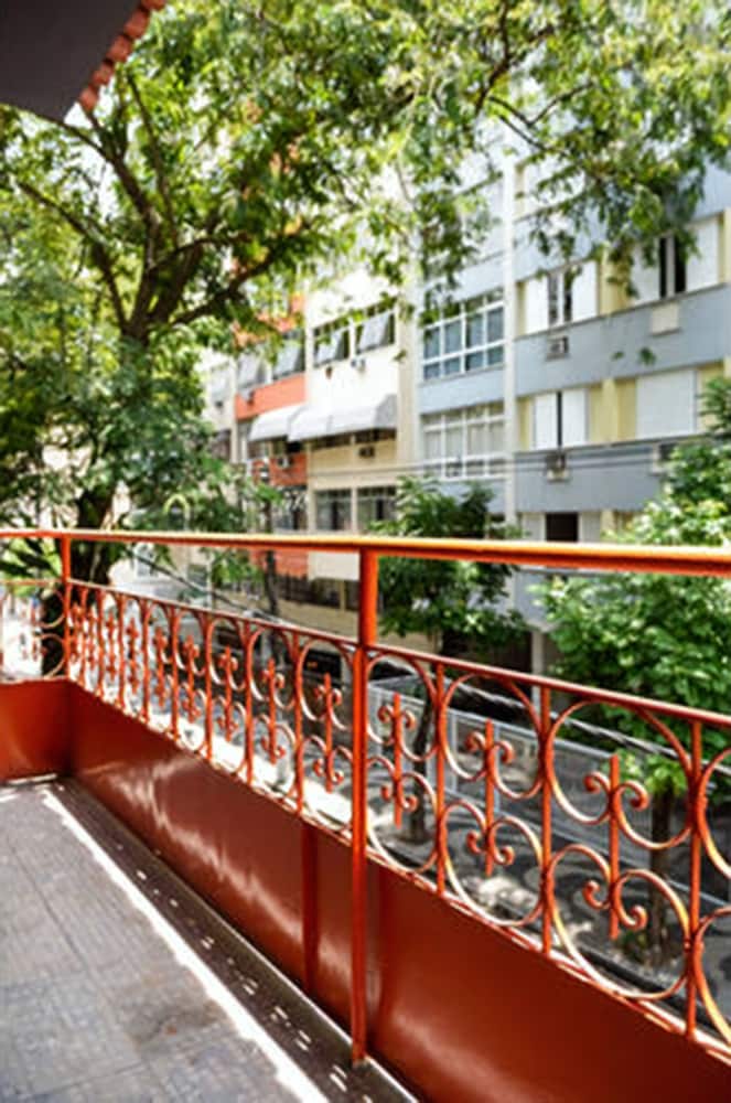 ICARAI SUITES 1/63