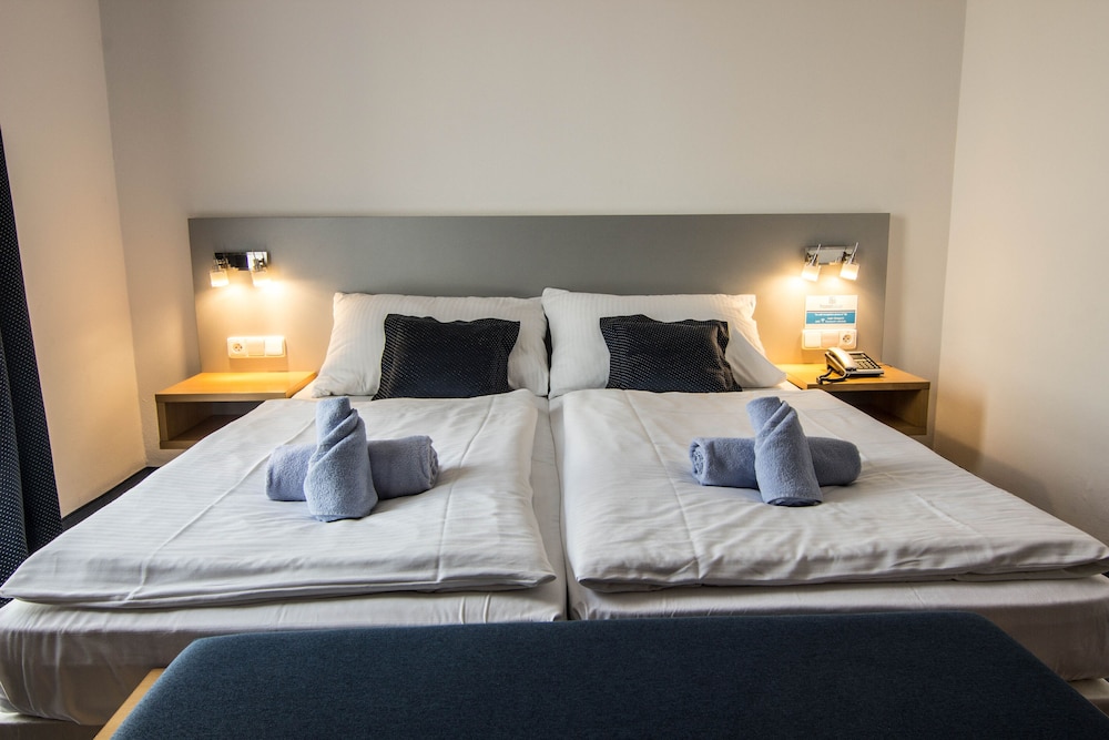 ROOM, DOUBLE BED, SOFA