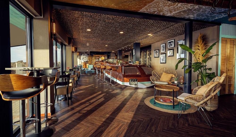 Beachhouse Hotel 24/39