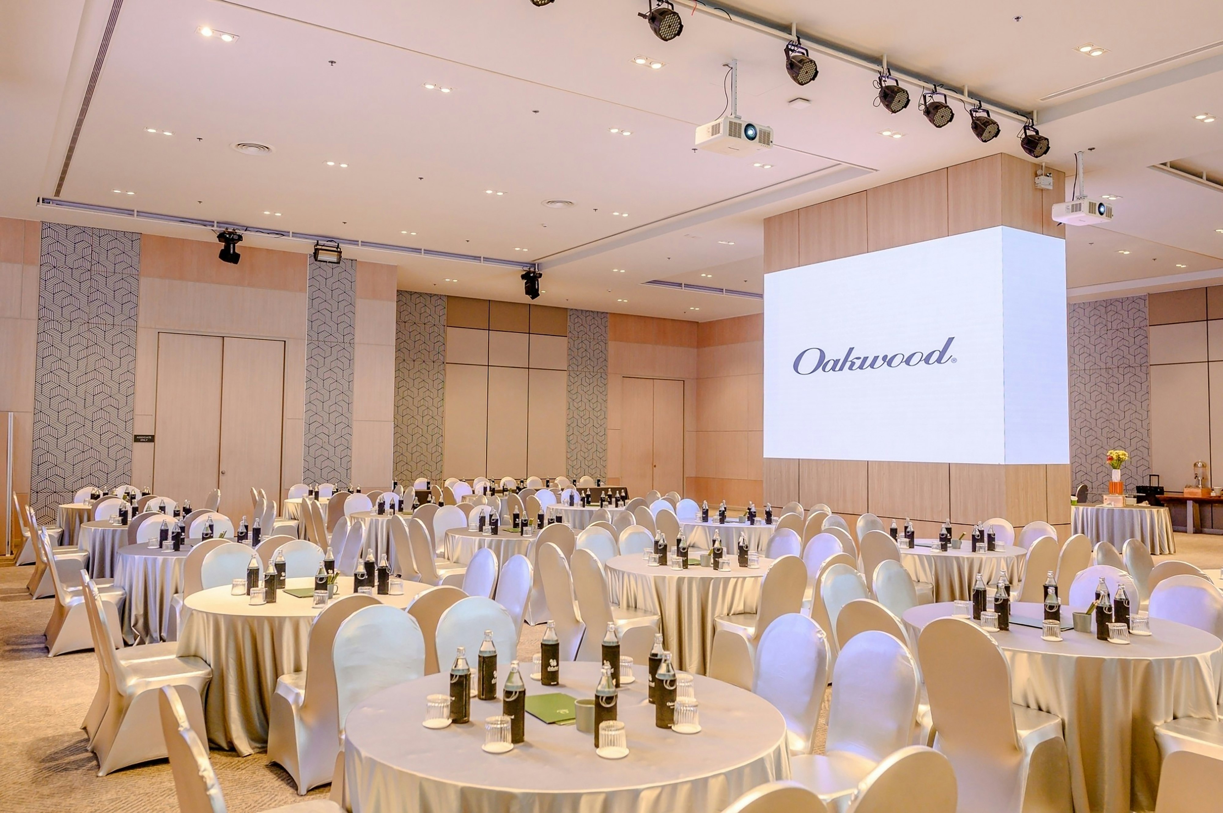 Oakwood Hotel Residence Sri Racha 60/83