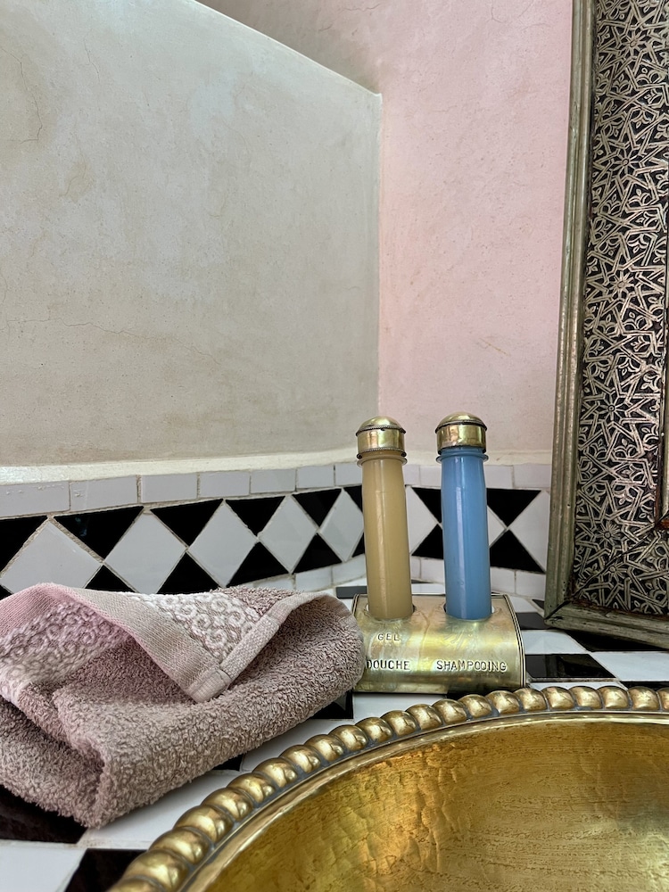 Riad Elias 44/72