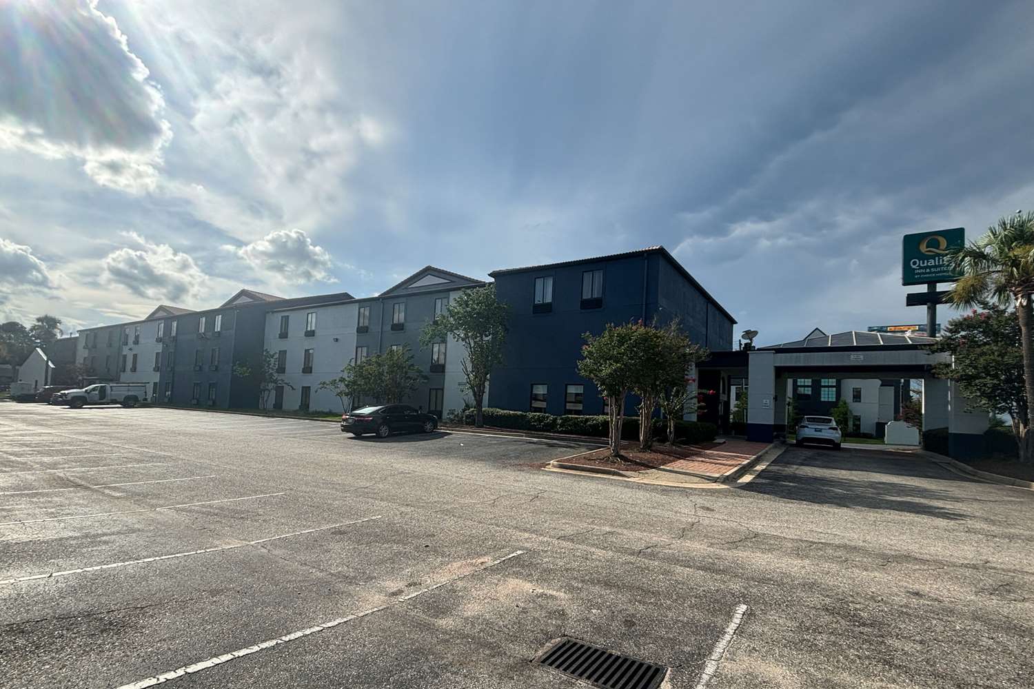 Quality Inn & Suites at Airport Blvd I-65 19/21