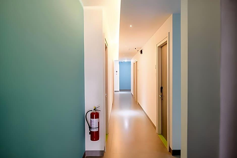 Sans Hotel Roxy Jakarta 45/60