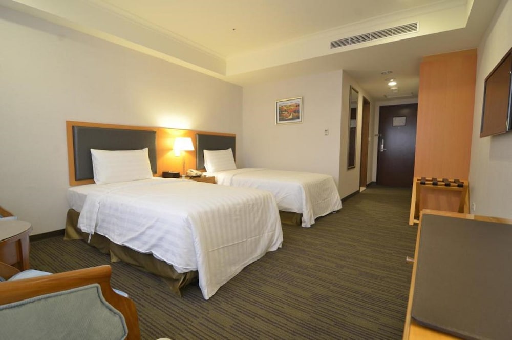 Fuward Hotel Tainan 18/64