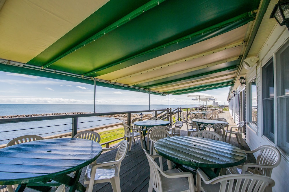 Lighthouse Inn 27/50