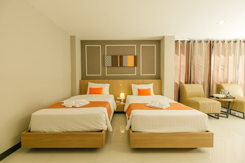 DELUXE, TWIN BEDS