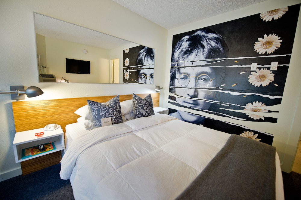 Jupiter Hotel 37/71