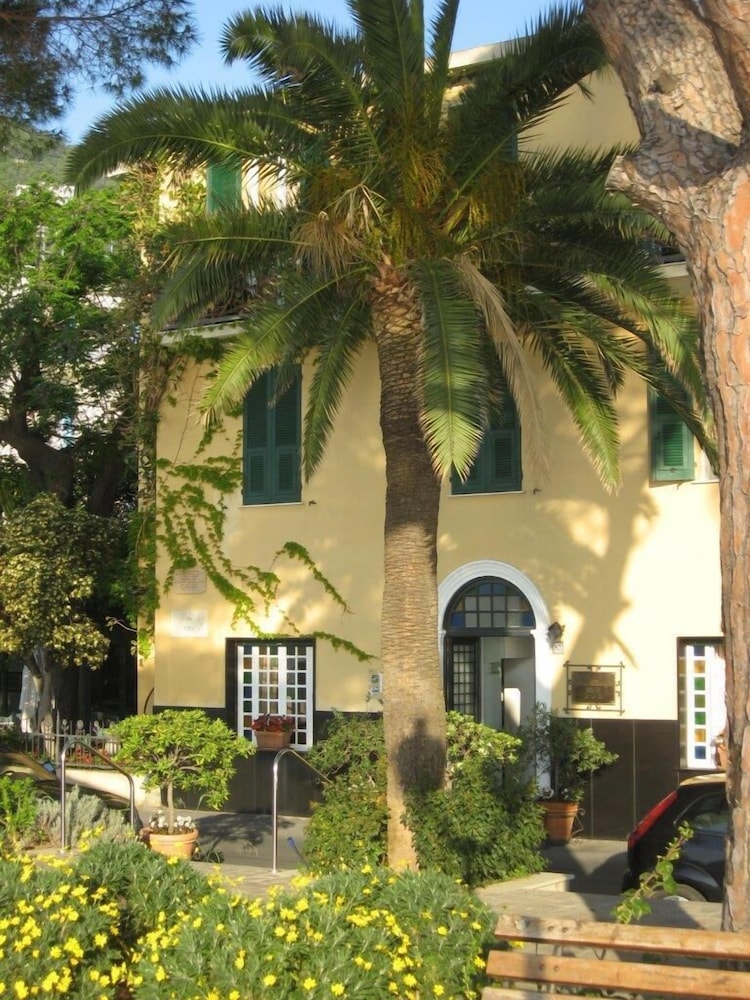 Hotel Beau Rivage 3/50