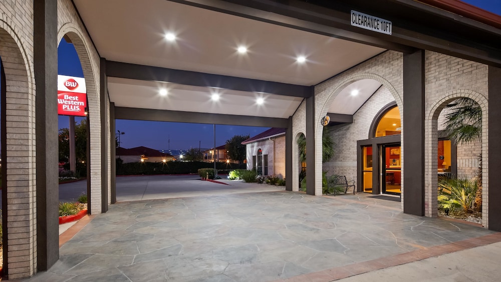 SureStay Plus by Best Western San Antonio Fiesta Inn 11/38