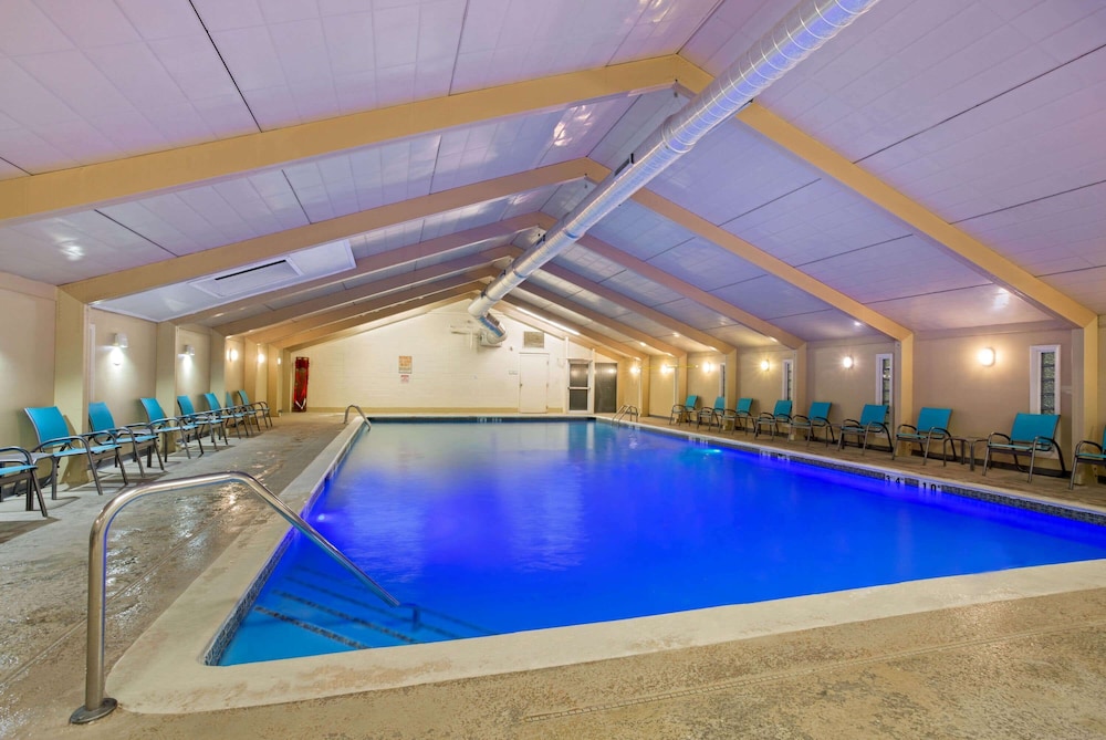 La Quinta Inn & Suites by Wyndham Springfield MA 26/43