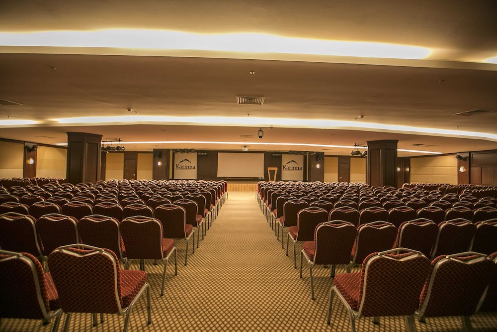 Karinna Convention And Spa 45/55