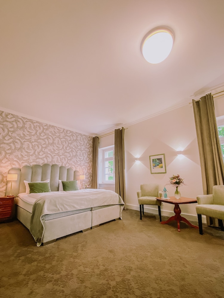 Van Der Valk Schlosshotel Grosser Gasthof 13/59