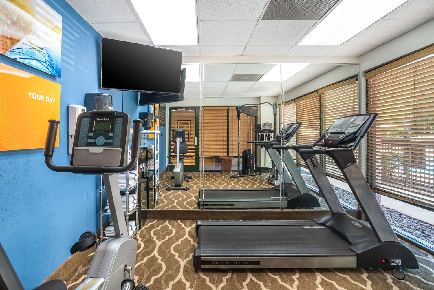Comfort Inn & Suites Cornelius Lake Norman NC 42/47