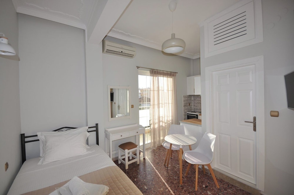 ROOM, SINGLE