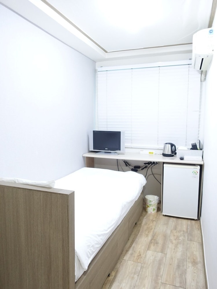 Suncity Guest House 13/25