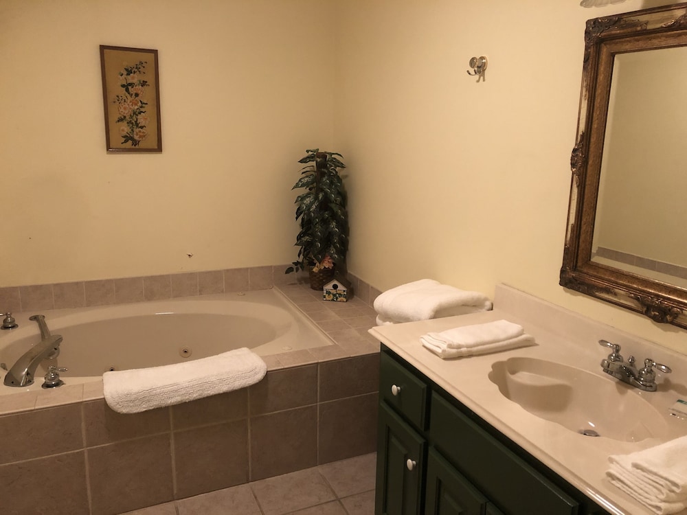 The Abbe House Inn 50/54