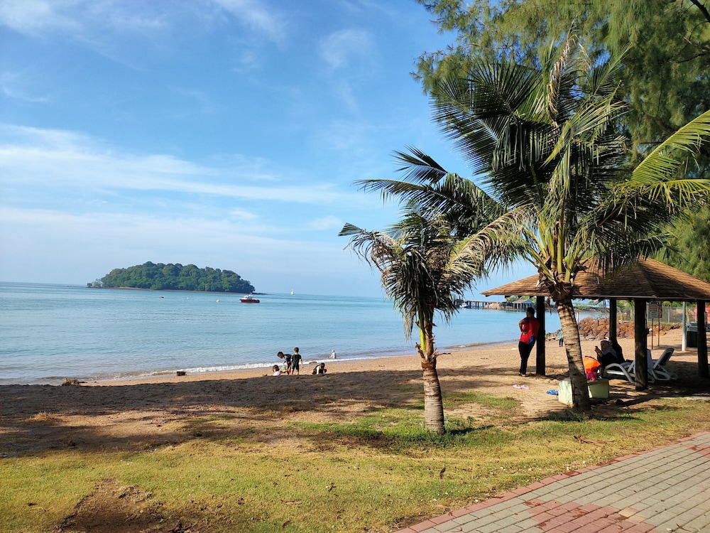 D Wharf Hotel And Serviced Residence 68/71