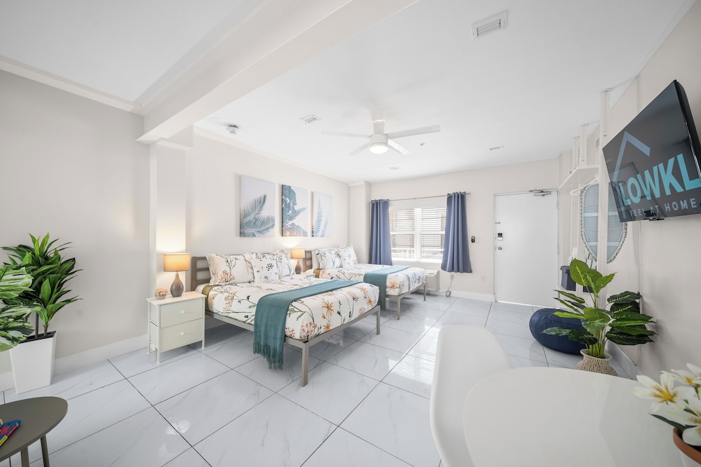 Samantha Apartments by Lowkl 2/46