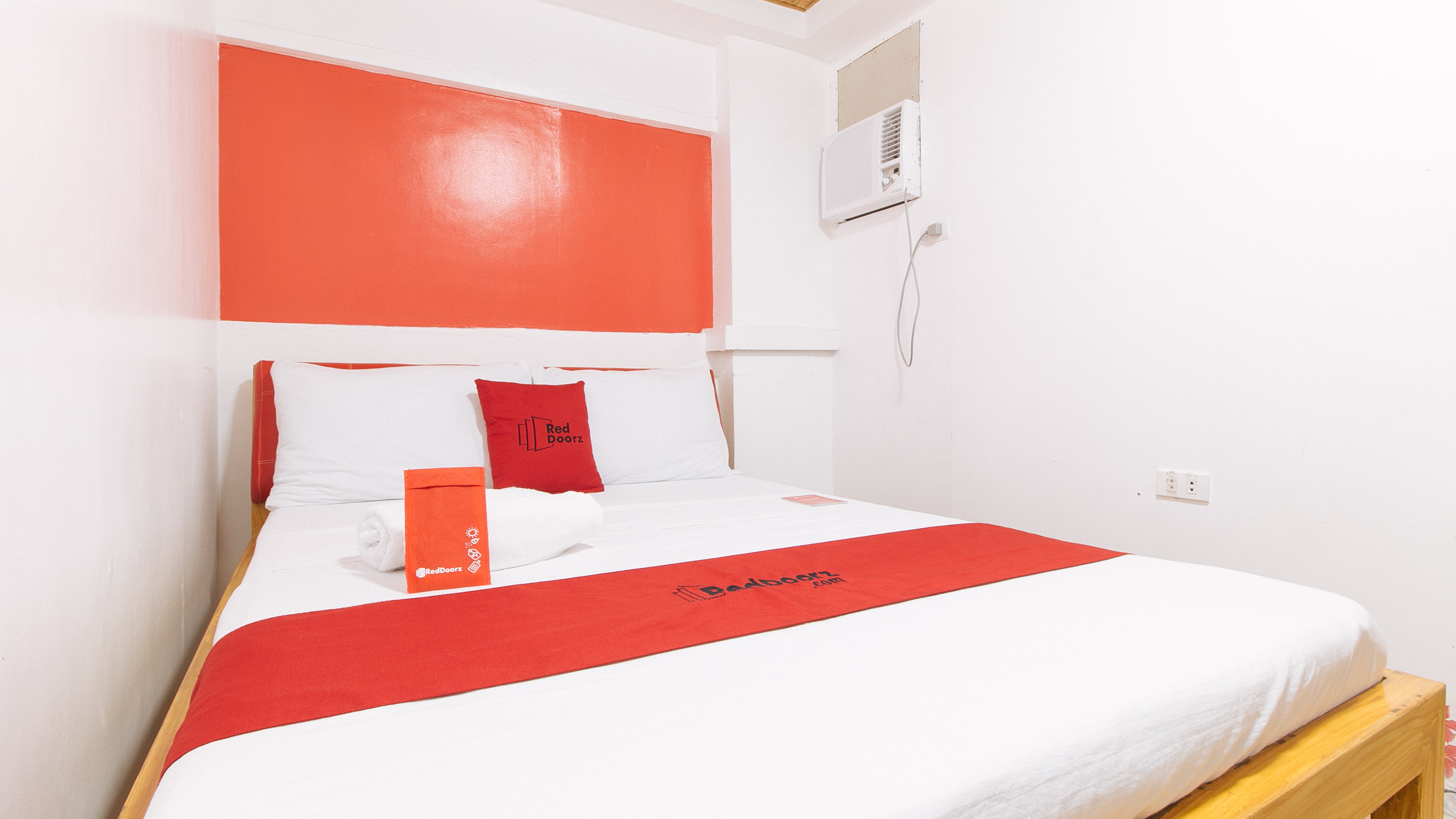 RedDoorz @ DBuilders Rooms Ph1 Taguig 6/28