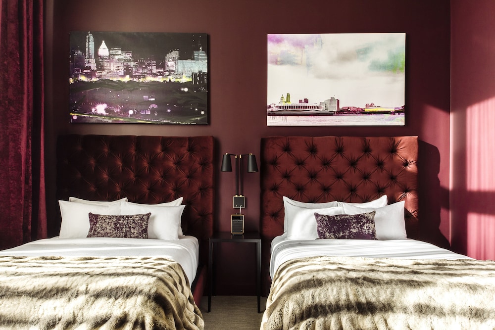 City, 2 Queen Beds