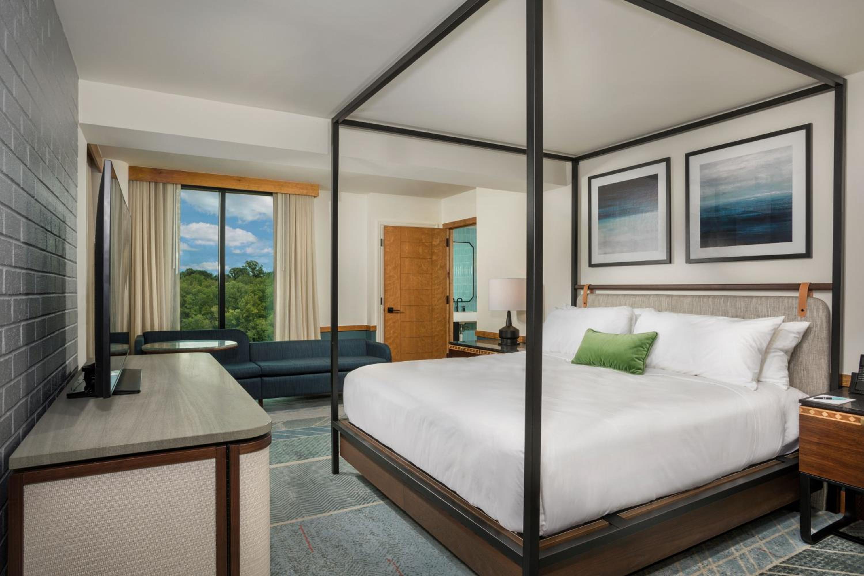Room, King Bed, Partial Lake View