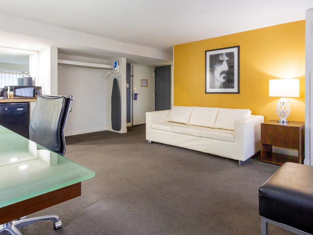 Comfort Inn & Suites Baltimore Inner Harbor 12/39