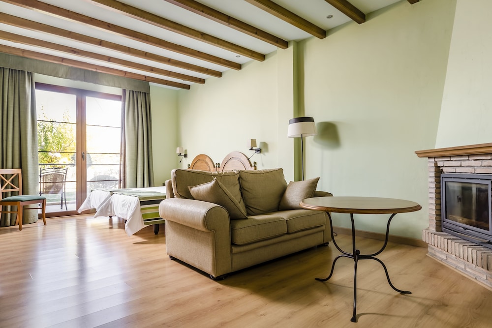 Hotel Rural Los Nogales 50/67