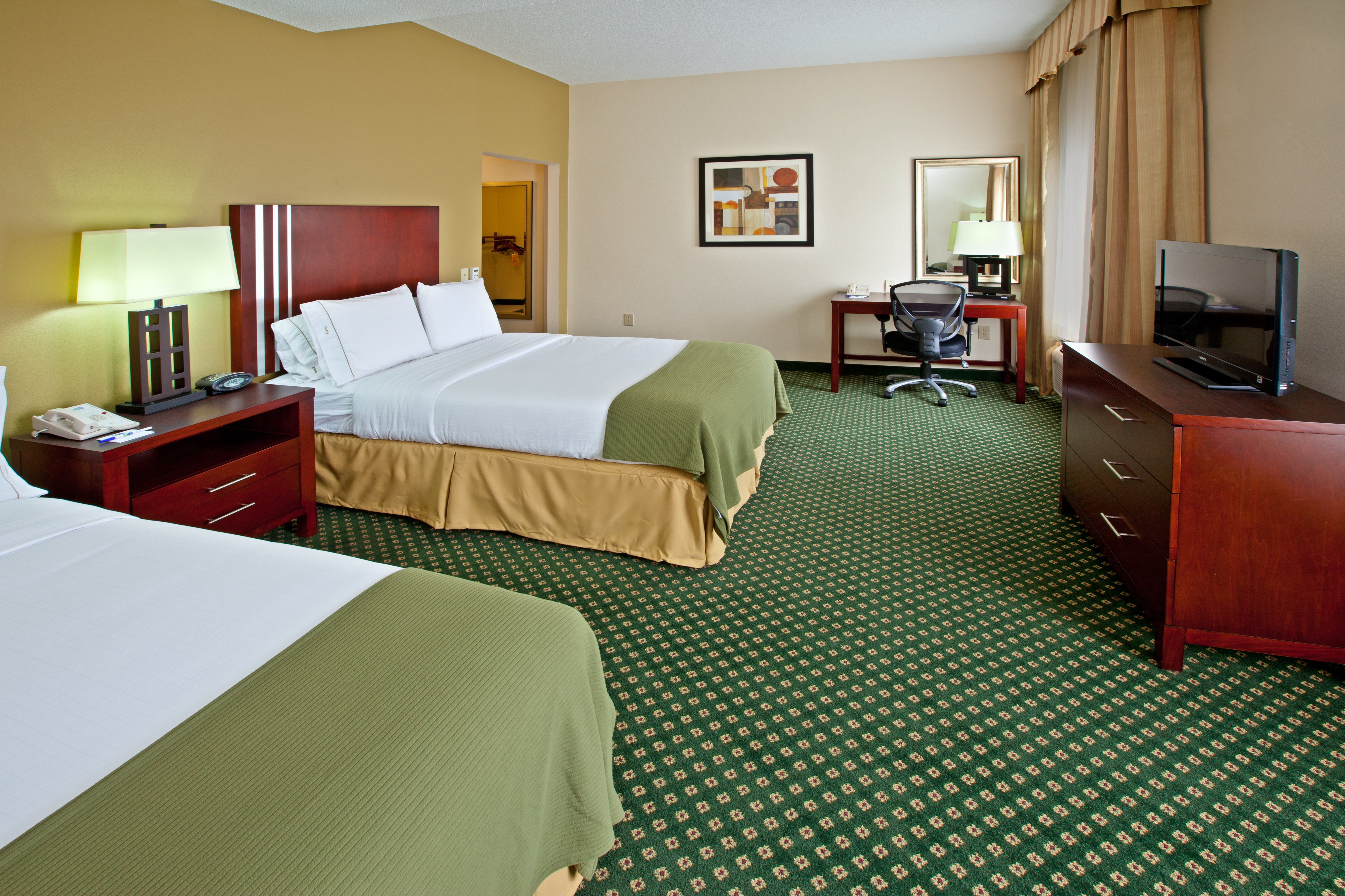 Holiday Inn Express Hotel Suites Indianapolis East 32/75