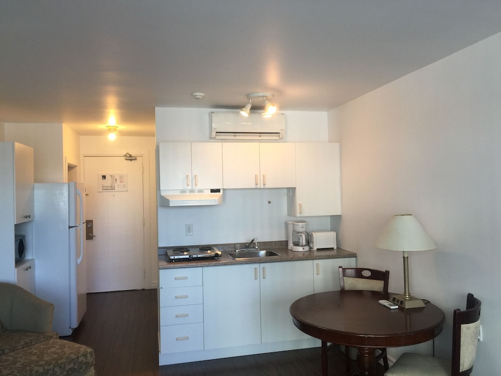 Duvernay Studios And Suites 16/41