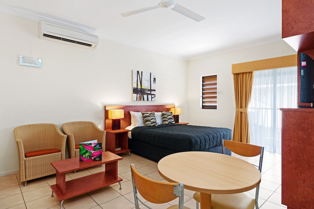 Cairns Queens Court 24/36