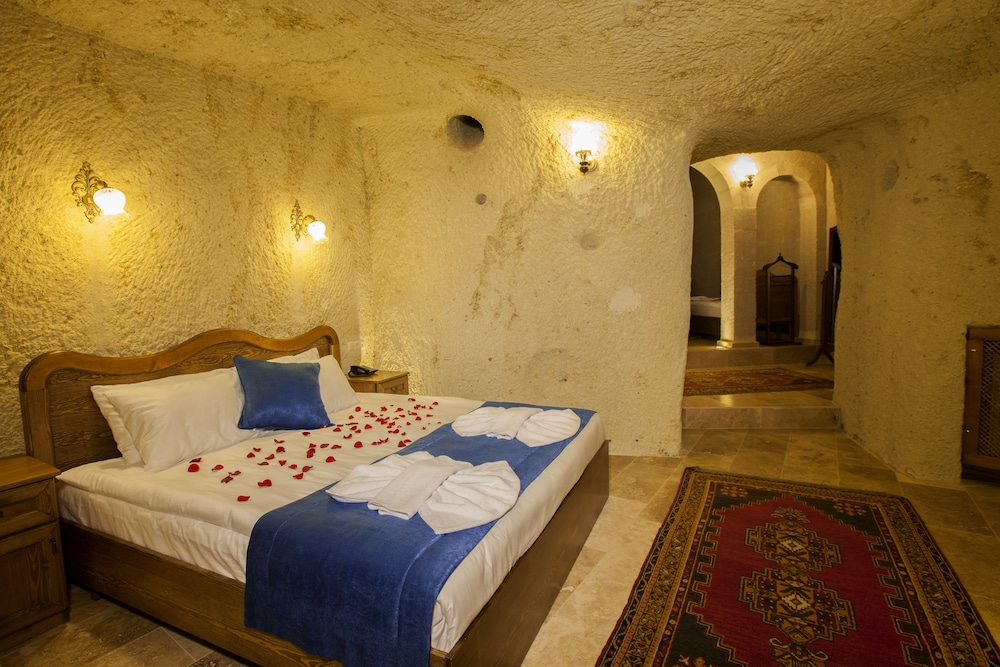 جناح تنفيذي، Magic Cave House 2/8