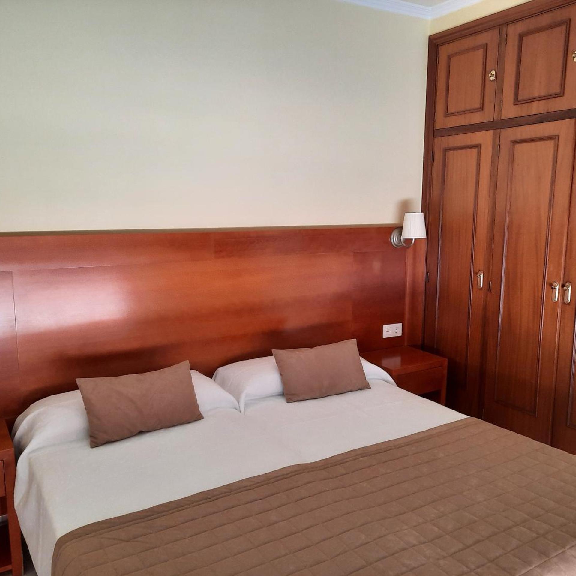 Hotel Cervantes 7/24