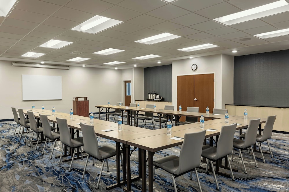 Fairfield Inn Suites By Marriott St Paul Northeast 20/30
