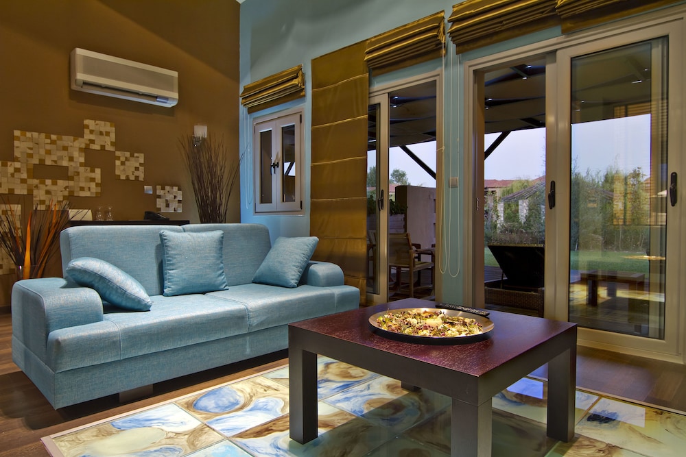 CRONWELL PLATAMON RESORT 27/50