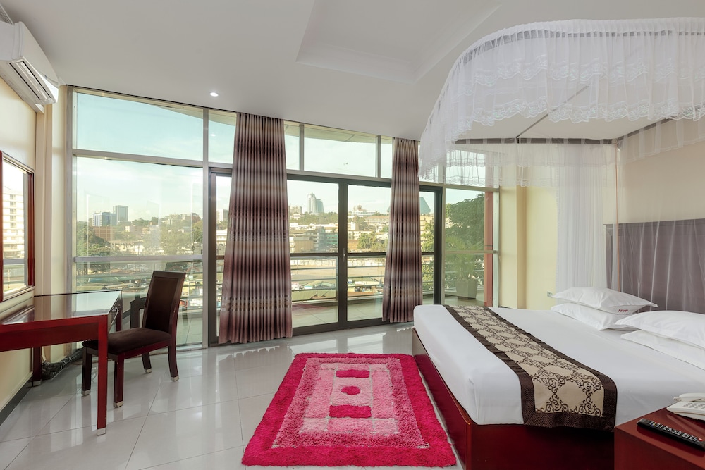 Namayiba Park Hotel 11/50