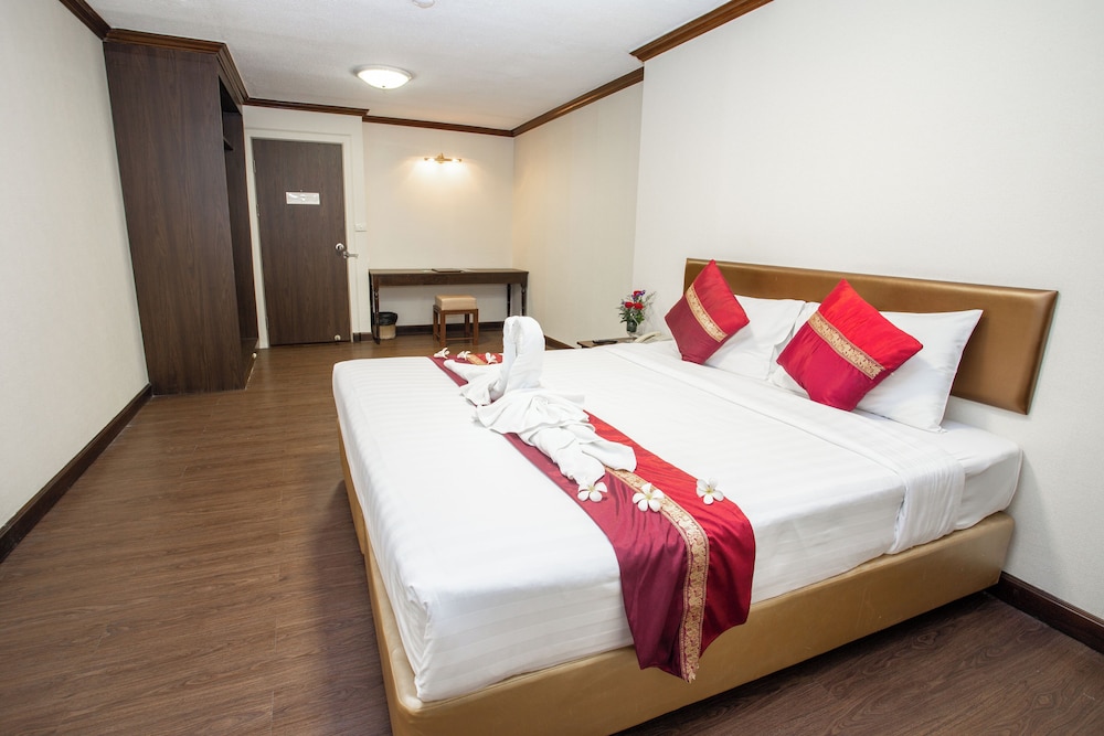 SUPERIOR, DELUXE, DOUBLE OR TWIN BED