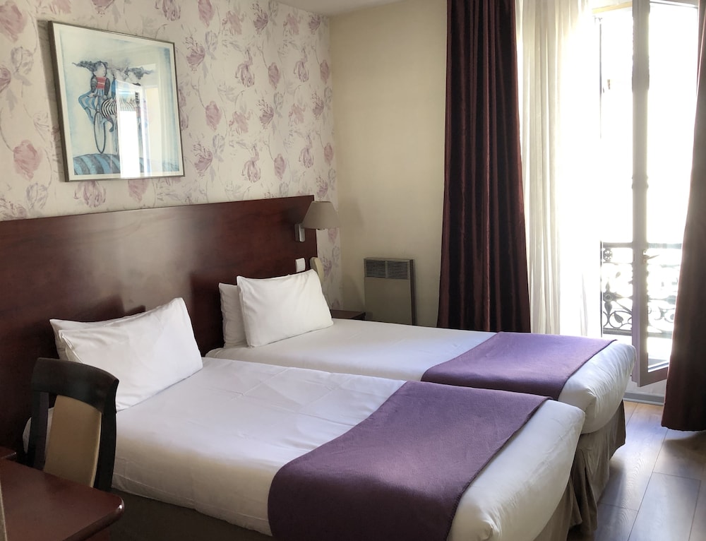 ROOM, TWIN BEDS