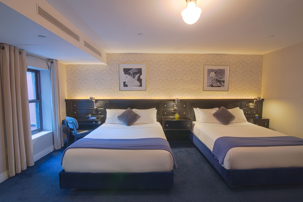 JUNIOR SUITE, STUDIO, 2 QUEEN BEDS