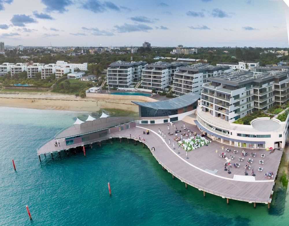 English Point Marina Hotel 33/68