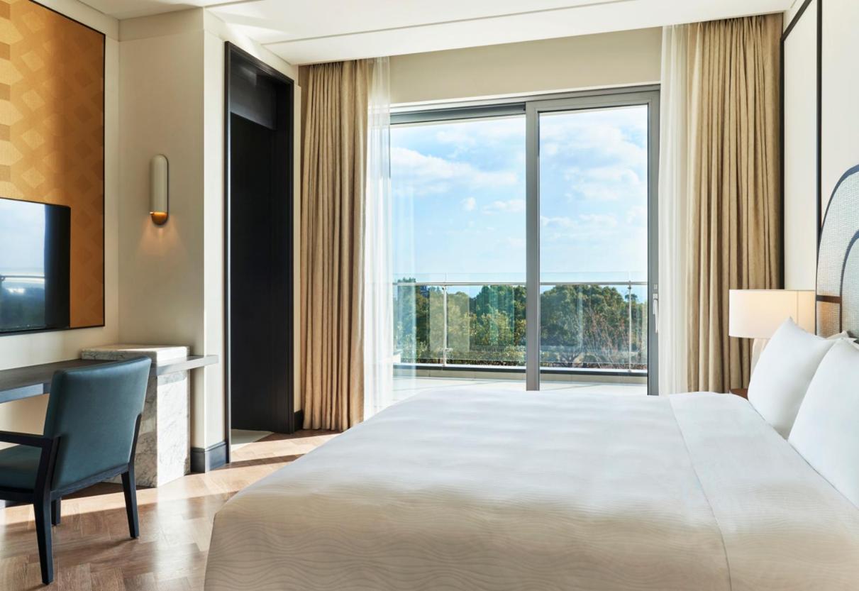 Hill, Prestige, Suite, 1 Queen and 2 Double Beds, Garden View