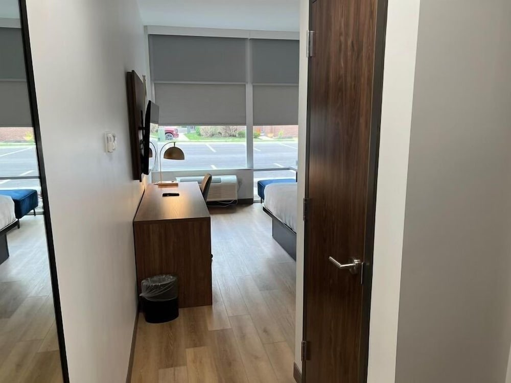 La Quinta Inn & Suites by Wyndham Manchester / Arnold AFB 12/42