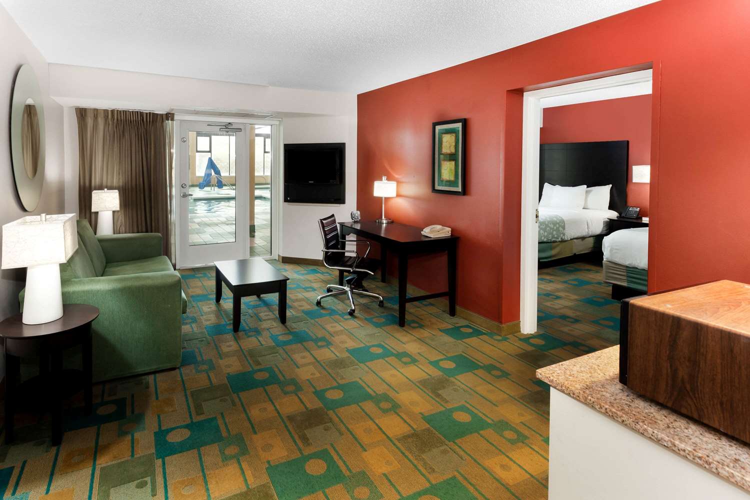 La Quinta Inn Suites Milwaukee Glendale Bayshore 21/37