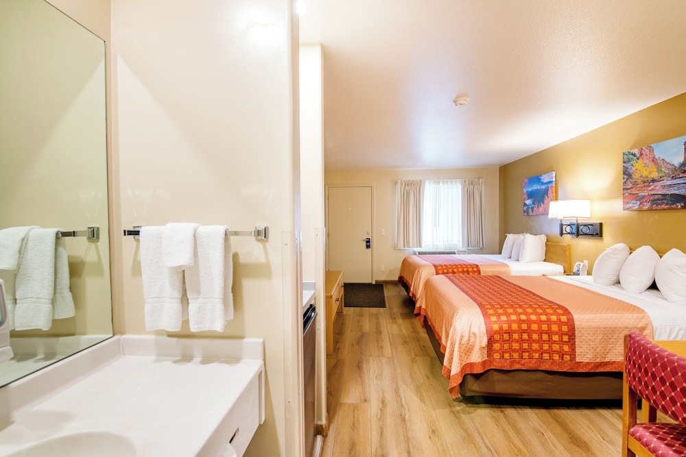 Glenwood Springs Cedar Lodge 20/48