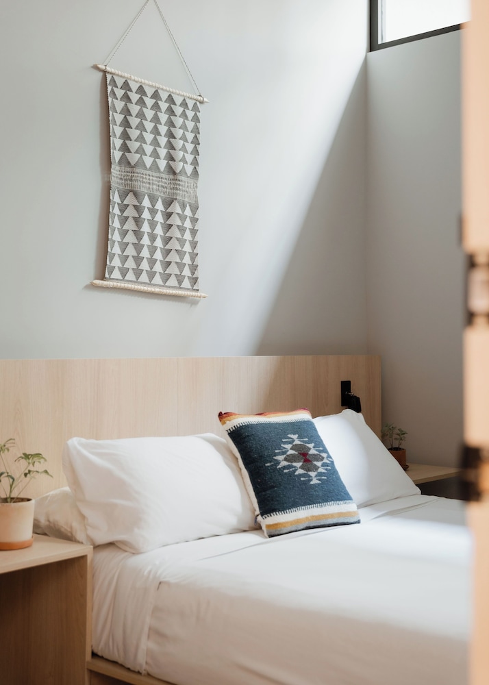 JUNIOR