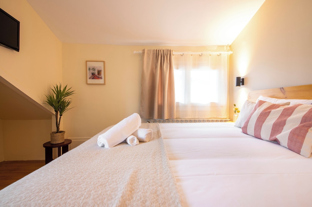 STANDARD, DOUBLE BED, GARDEN VIEW