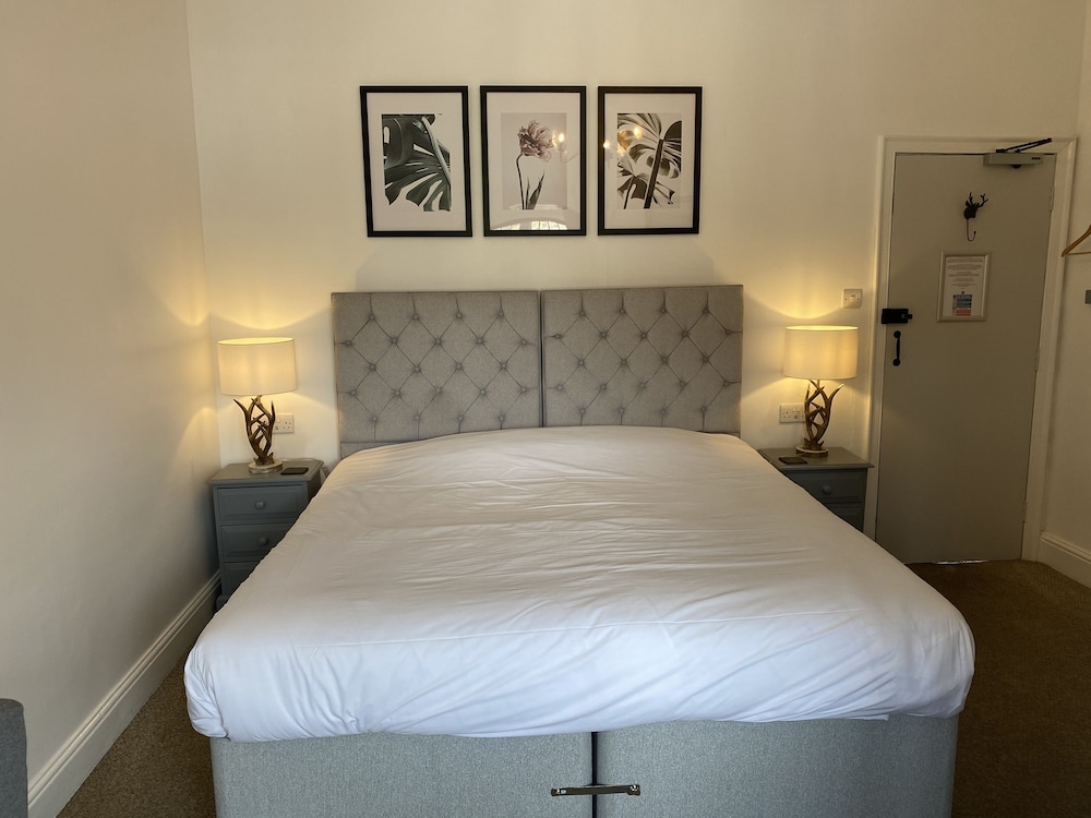 Castle Hotel 6/50