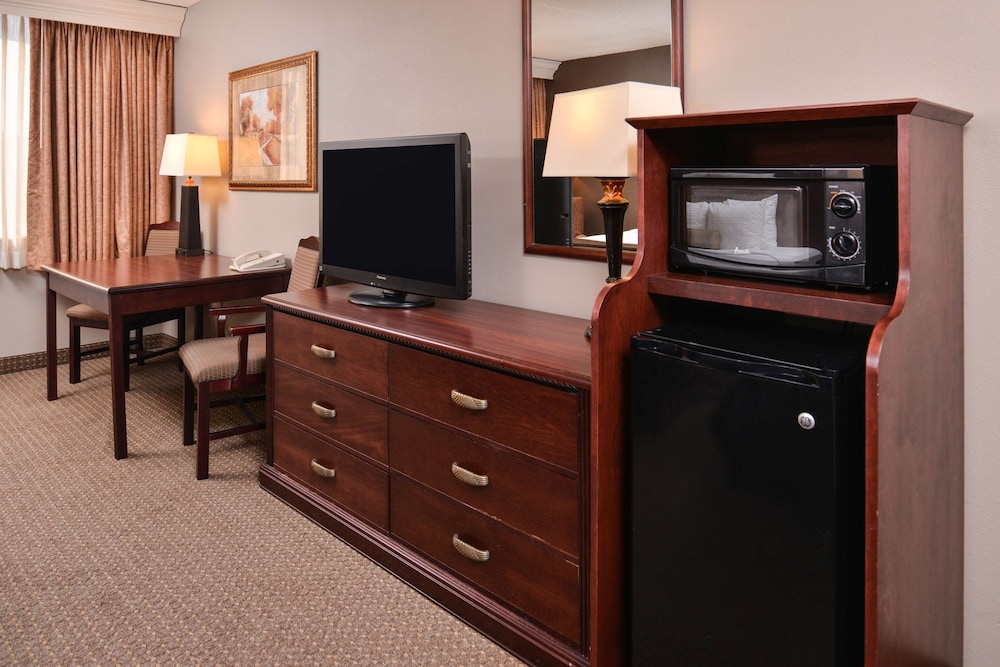 Best Western Plus Kelly Inn 25/27